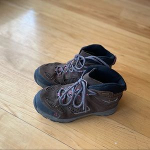 Vasque hiking boots almost brand new, size 5.